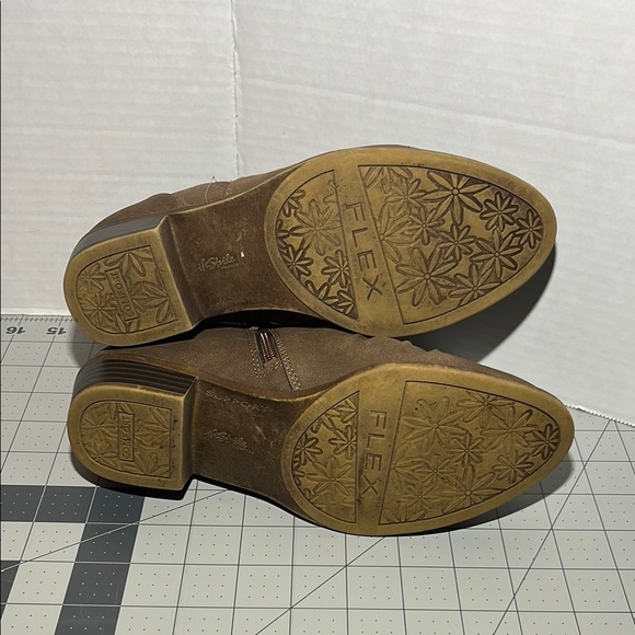 Life Stride Tan Ankle Booties - Picture 6 of 8